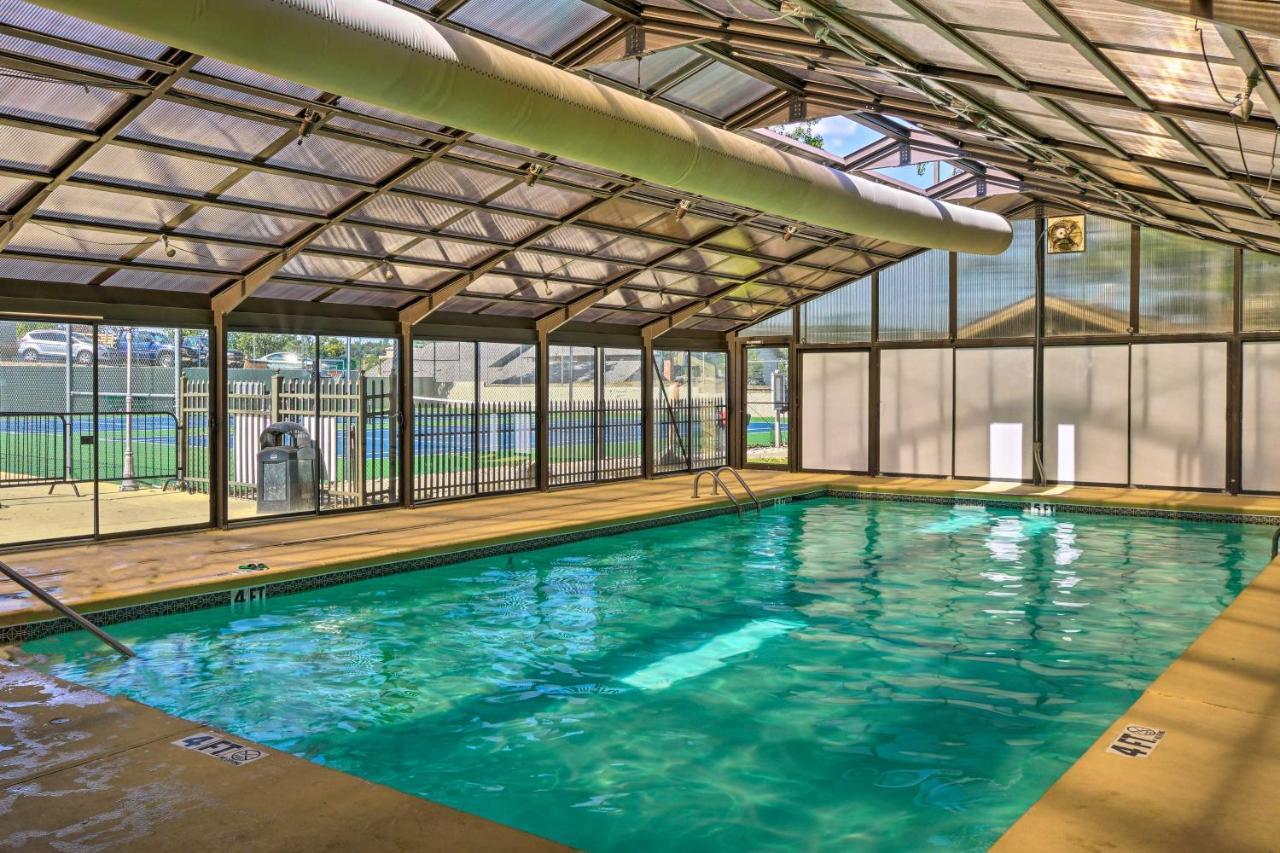 Pet-Friendly Branson Retreat With Pool And Golf Access Apartment Ngoại thất bức ảnh